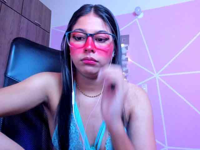 ALYSSON18 webcam