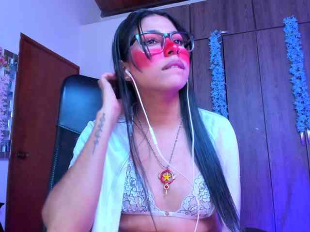 ALYSSON18 webcam