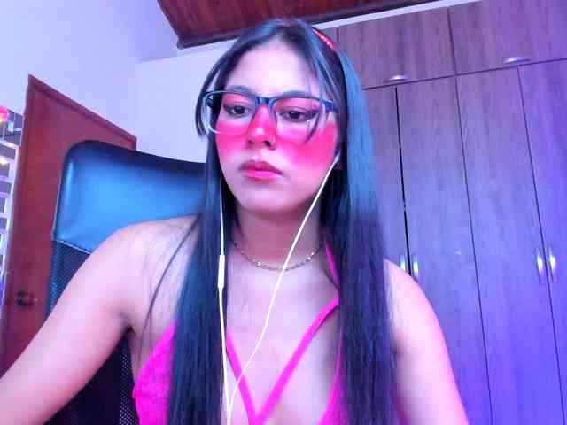 ALYSSON18 webcam