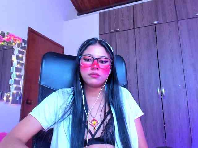 ALYSSON18 webcam