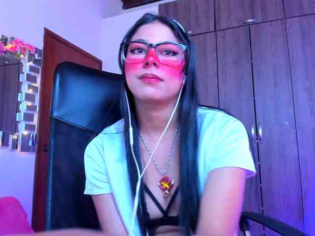 ALYSSON18 webcam