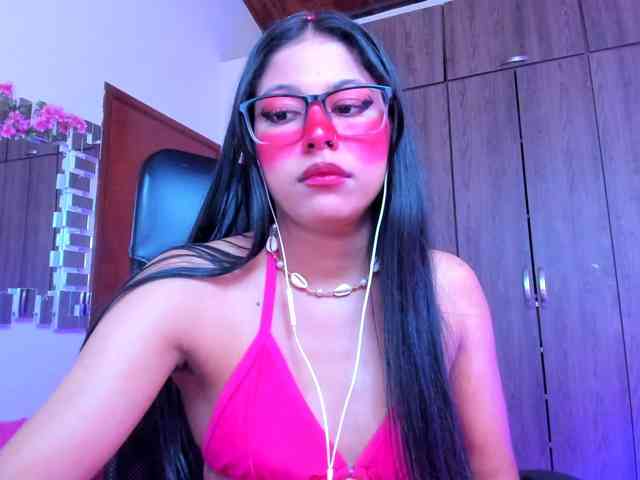 ALYSSON18 webcam