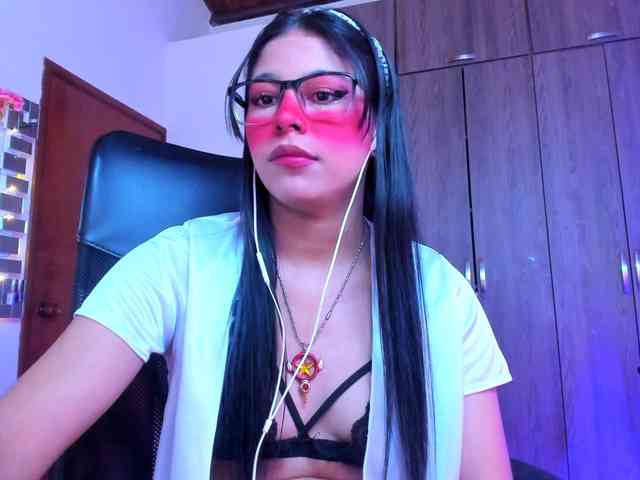ALYSSON18 webcam
