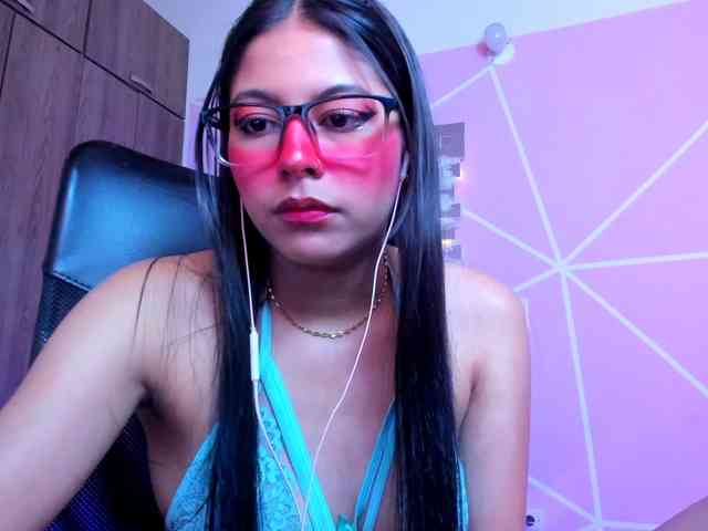 ALYSSON18 webcam