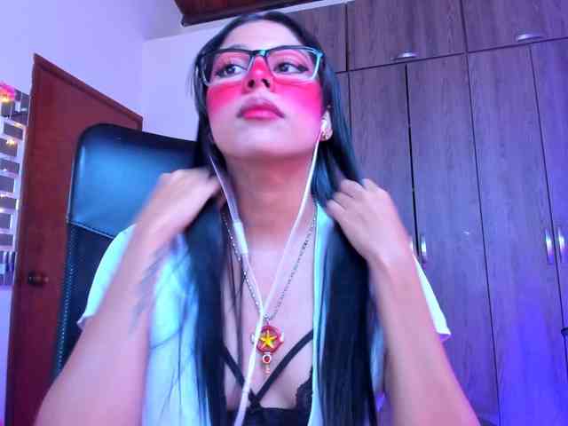 ALYSSON18 webcam