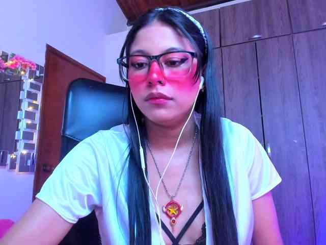 ALYSSON18 webcam