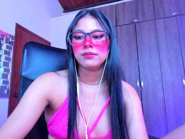 ALYSSON18 webcam