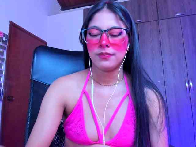 ALYSSON18 webcam