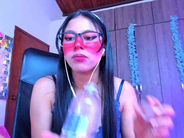 ALYSSON18 webcam