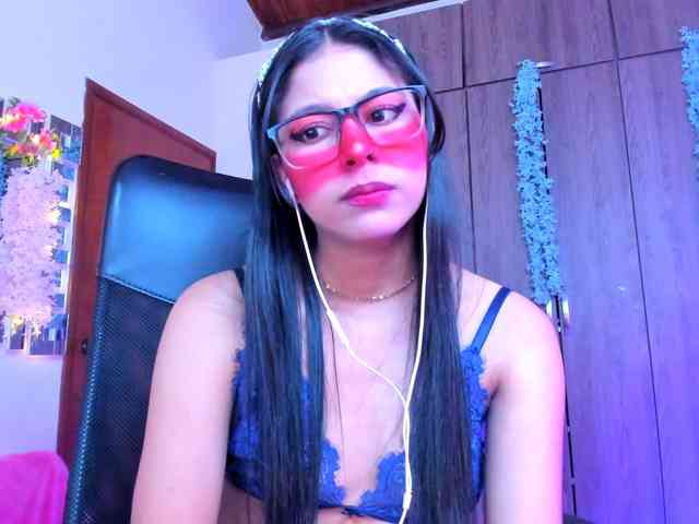 ALYSSON18 webcam