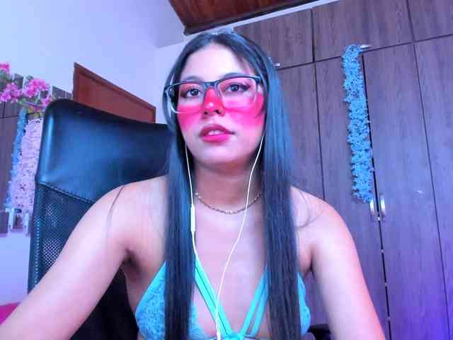 ALYSSON18 webcam
