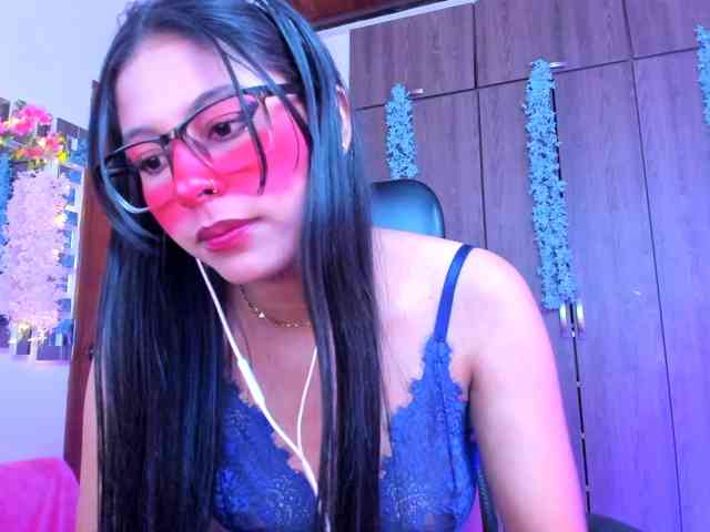 ALYSSON18 webcam