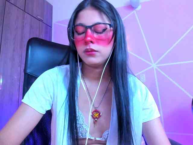 ALYSSON18 webcam