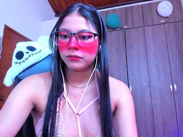 ALYSSON18 webcam