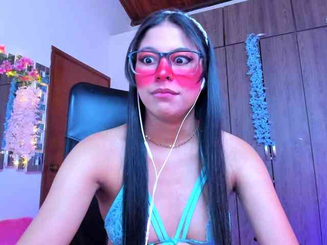 ALYSSON18 webcam