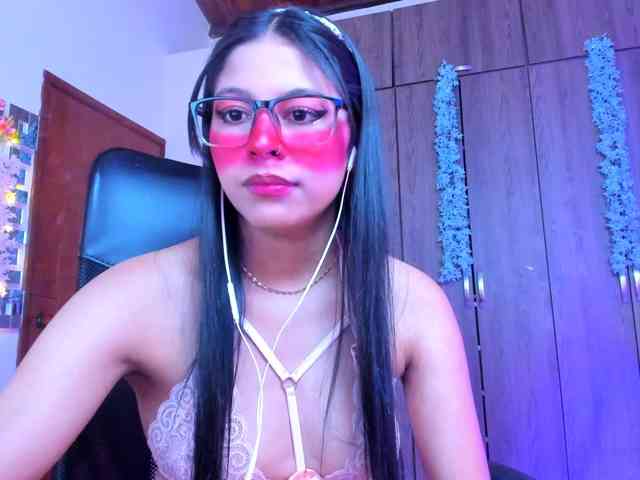 ALYSSON18 webcam