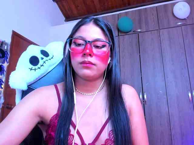 ALYSSON18 webcam