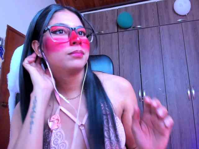 ALYSSON18 webcam