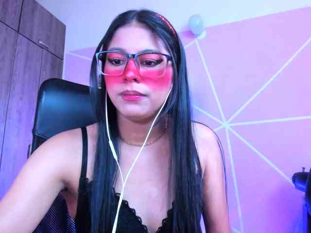 ALYSSON18 webcam