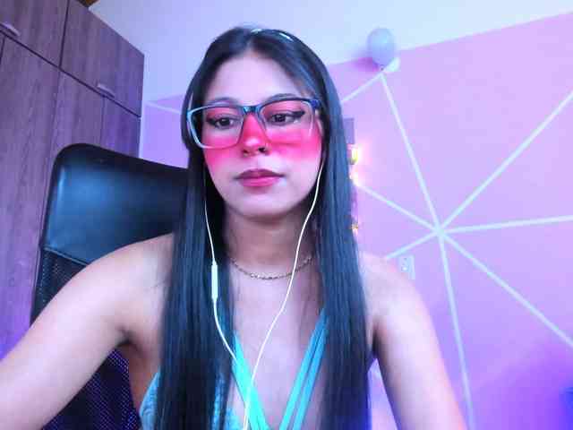 ALYSSON18 webcam