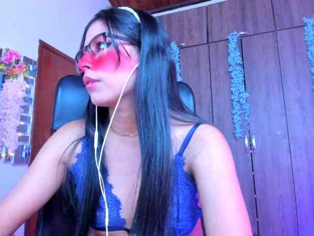 ALYSSON18 webcam
