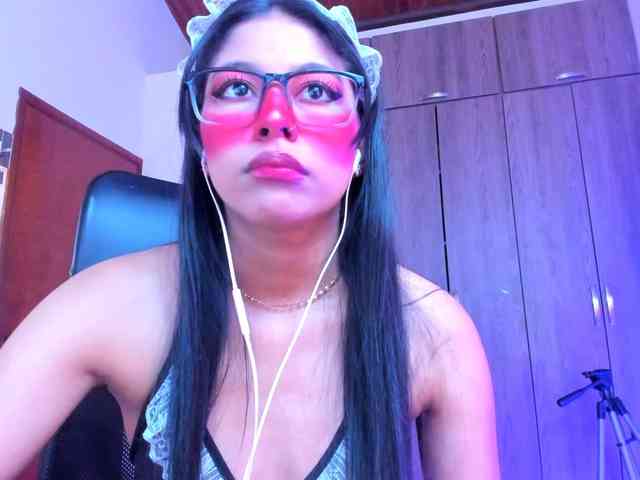 ALYSSON18 webcam