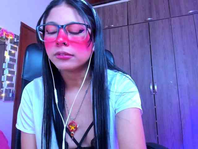 ALYSSON18 webcam