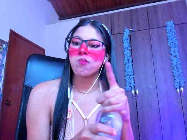 ALYSSON18 webcam