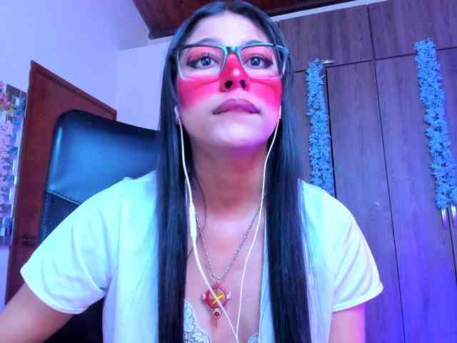 ALYSSON18 webcam