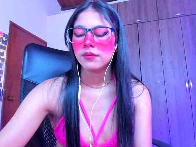 ALYSSON18 webcam