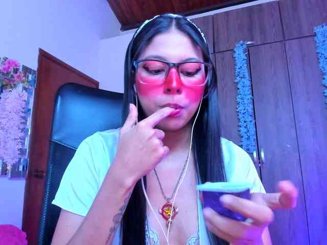 ALYSSON18 webcam