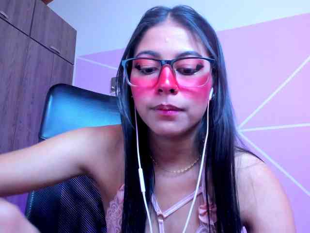 ALYSSON18 webcam