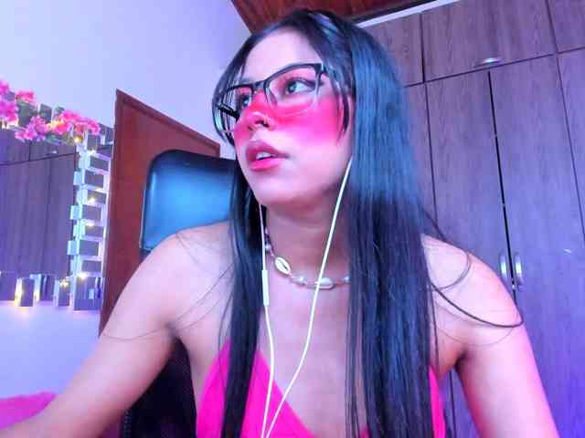 ALYSSON18 webcam