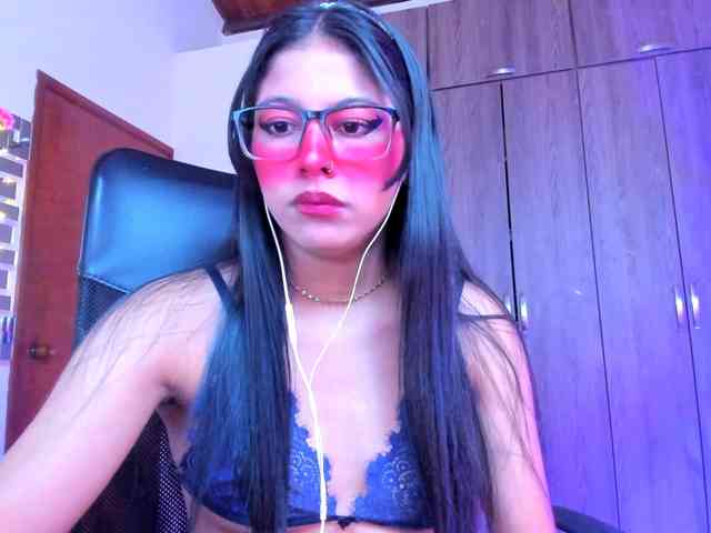 ALYSSON18 webcam
