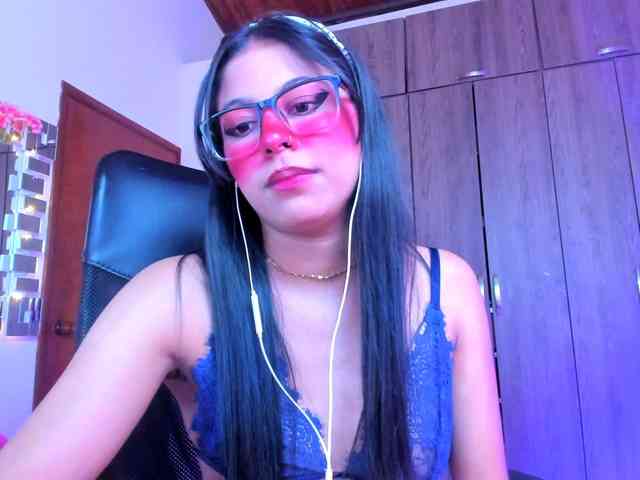ALYSSON18 webcam
