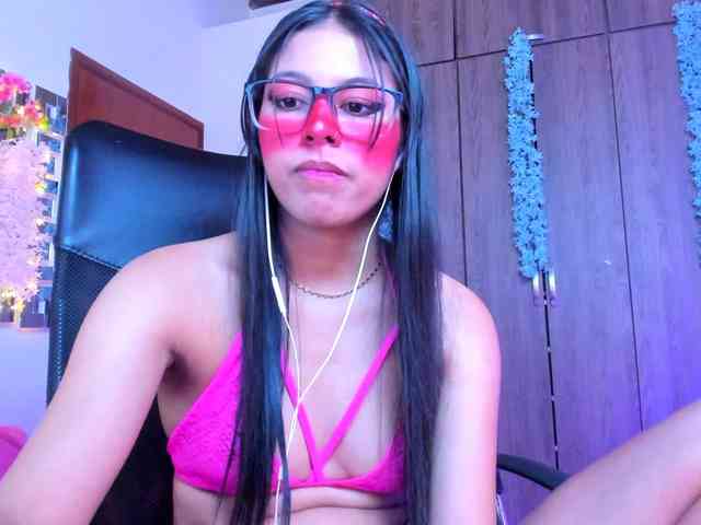 ALYSSON18 webcam