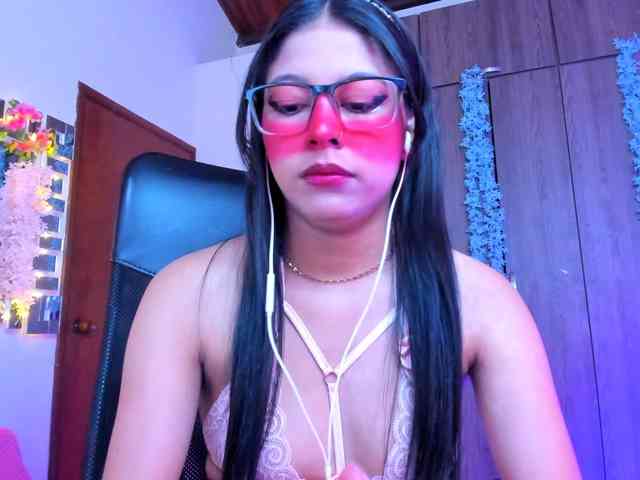 ALYSSON18 webcam