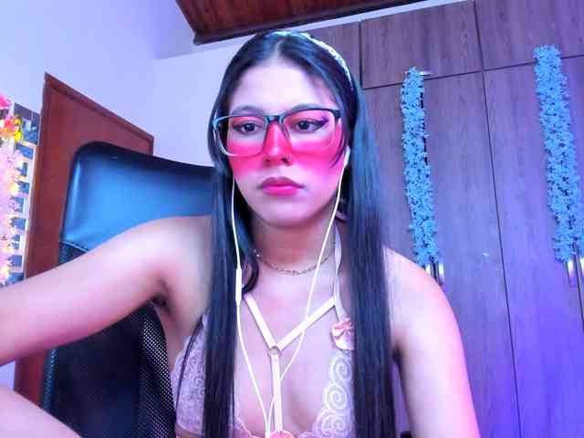 ALYSSON18 webcam