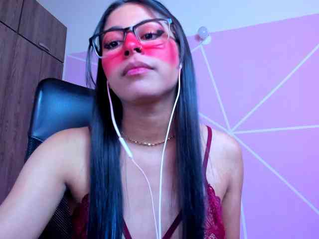 ALYSSON18 webcam