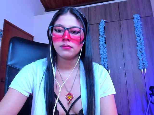ALYSSON18 webcam