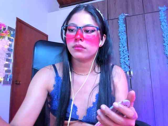 ALYSSON18 webcam