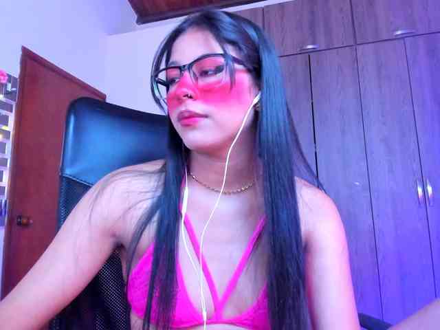 ALYSSON18 webcam