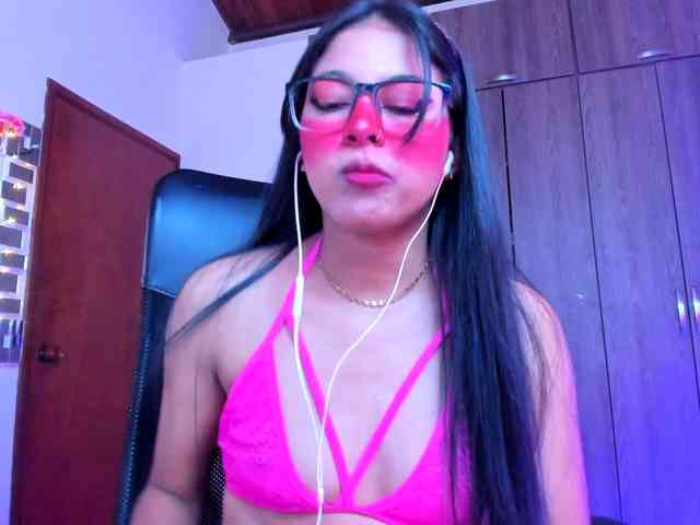 ALYSSON18 webcam