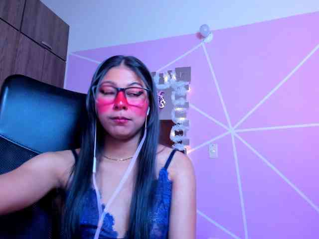 ALYSSON18 webcam