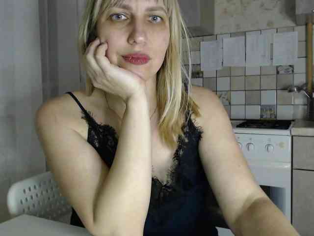 Karmella Live Webcam on BongaCams