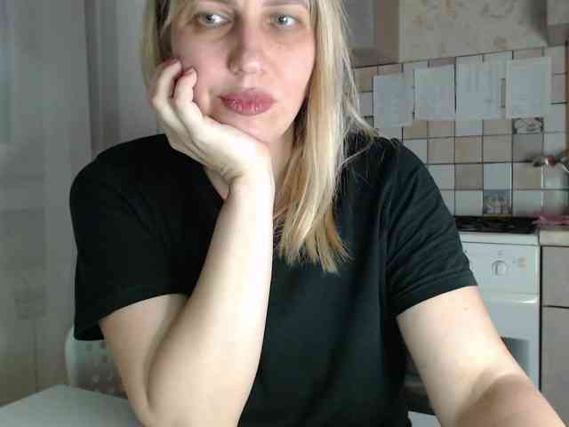 Karmella Live Webcam on BongaCams