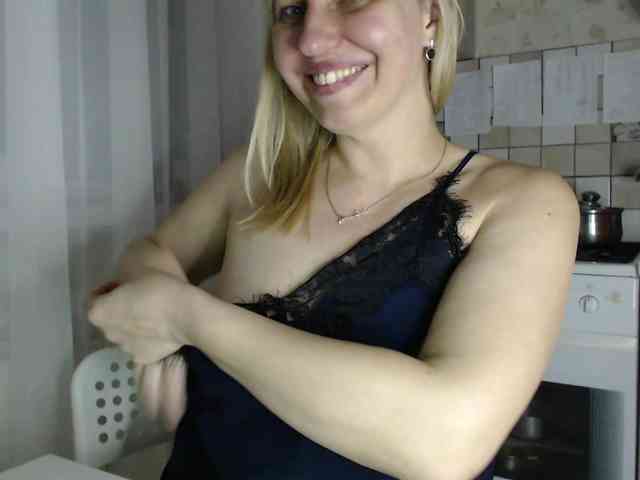 Karmella Live Webcam on BongaCams