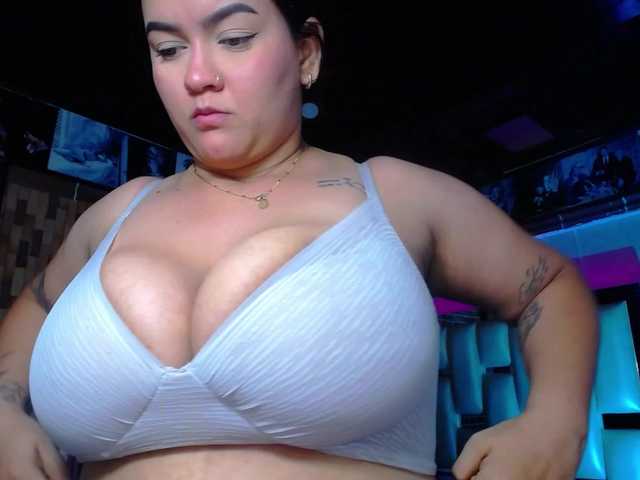 KrissSweetBoobs webcam