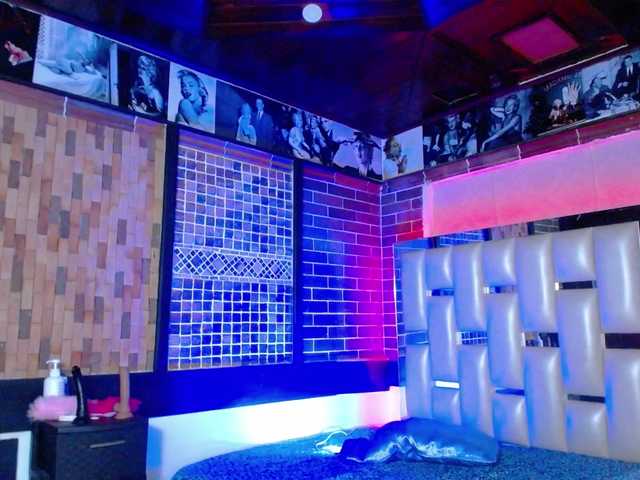 KrissSweetBoobs's BongaCams show and profile