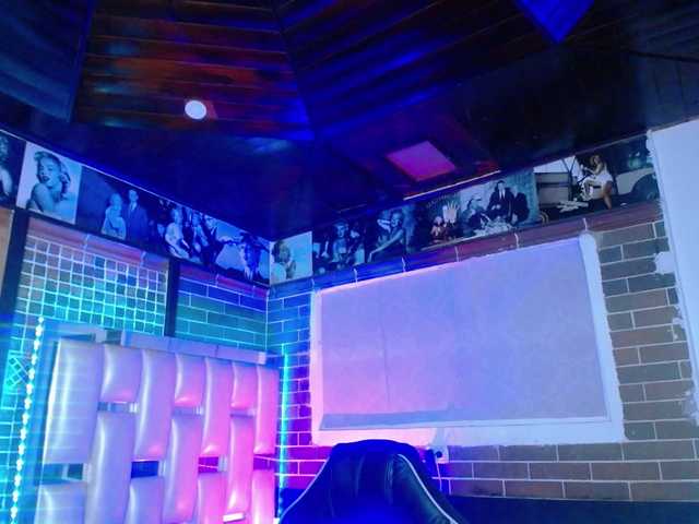 KrissSweetBoobs's BongaCams show and profile